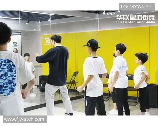 成都街舞队配合技巧深度对比与分析探讨团队默契与表演效果