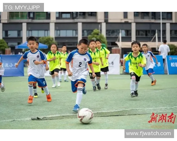 足球明星孩子们的可爱瞬间大集合让我们一起感受他们的童趣与活力 足球明星孩子们的可爱瞬间大集合让我们一起感受他们的童趣与活力